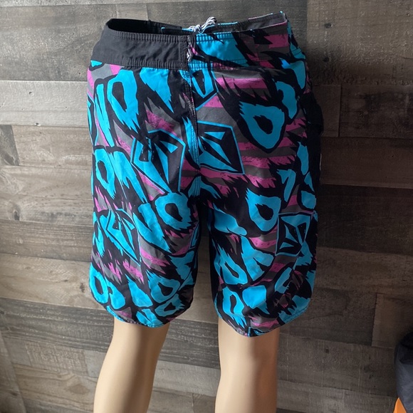 Men’s Volcom surf, board shorts - Picture 4 of 5